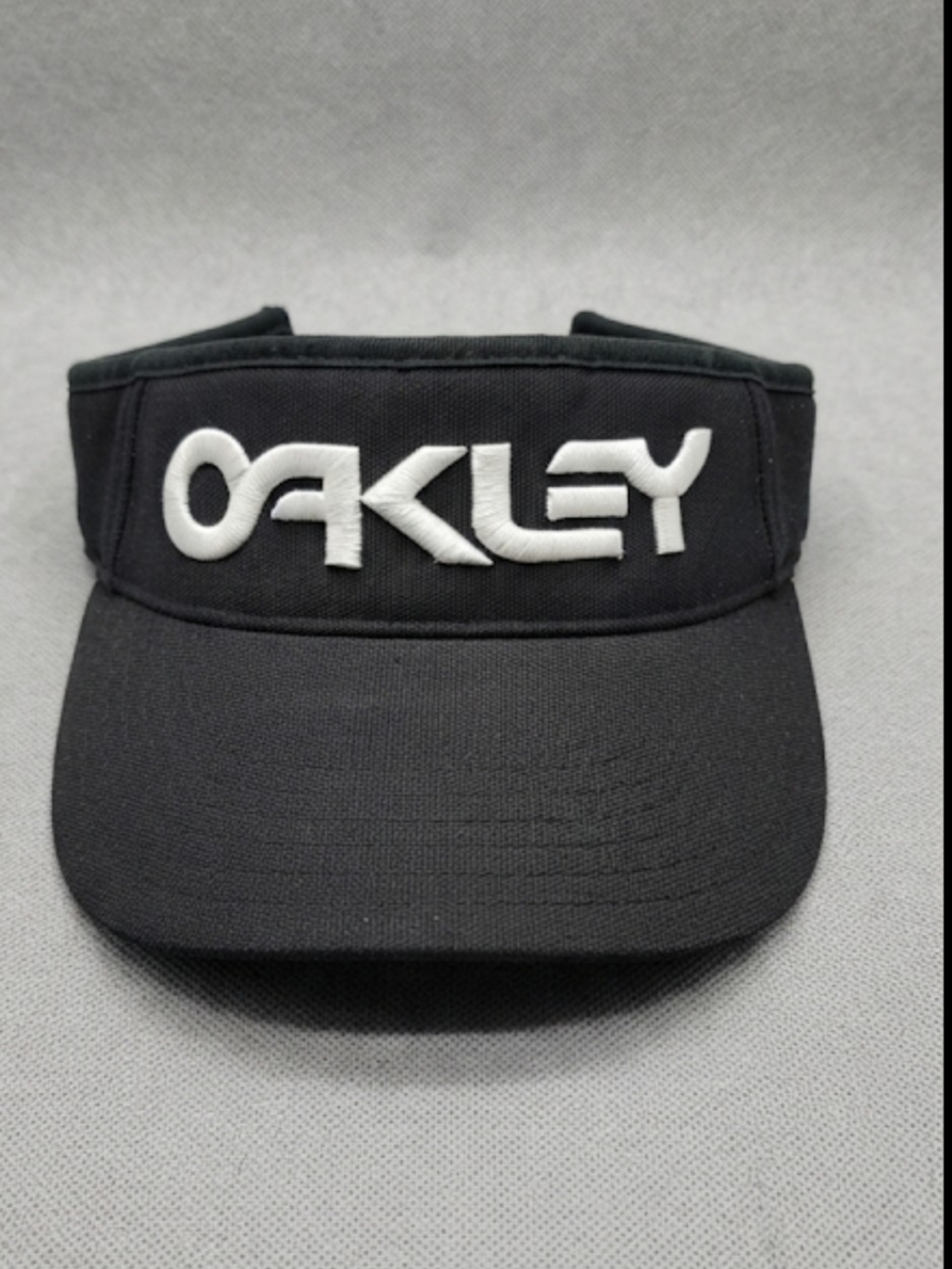 Oakley Black White Embroidered Logo Sun Visor Athletic Tennis Golf Hat